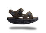 Bekijk het assortiment sandalen van MBT, de anti-shoe